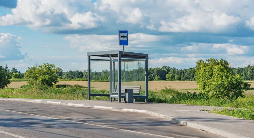 Örülhetnek a helyiek, buszvárót cseréltek, térfigyelő vigyáz a biztonságukra