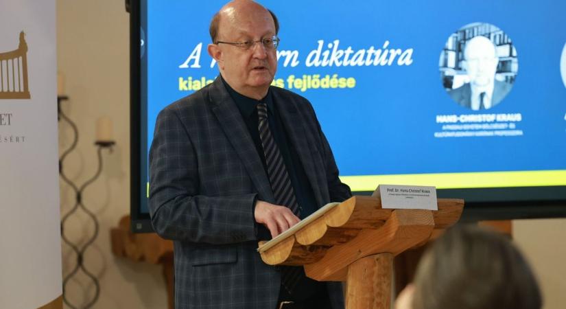 Előadás szólt diákoknak a modern diktatúrák működéséről (galéria)