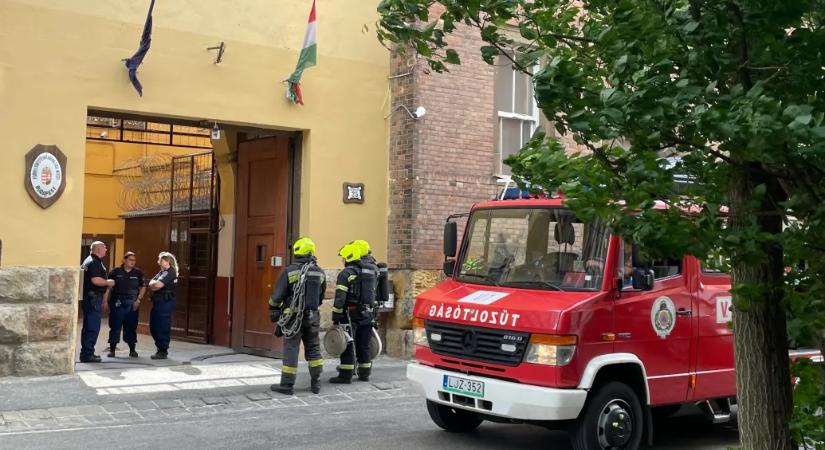 Tűzoltók vonultak a Gyorskocsi utcai fogházhoz