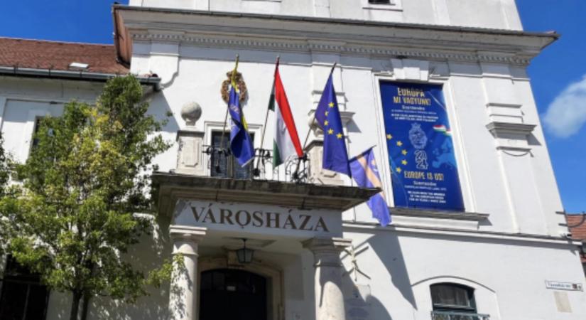 Visszavonta a korábban a Szőlő utcai intézetben is dolgozó pedofil pap kitüntetését a szentendrei önkormányzat