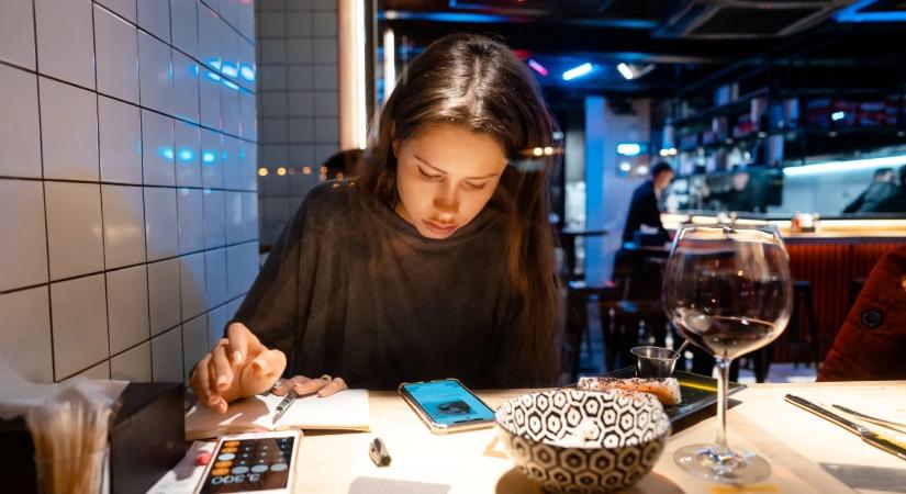Jön a magyar bankszámla és a díjemelés a Revolut hazai ügyfeleinek, kedvezményesővel válaszolnak a bankok