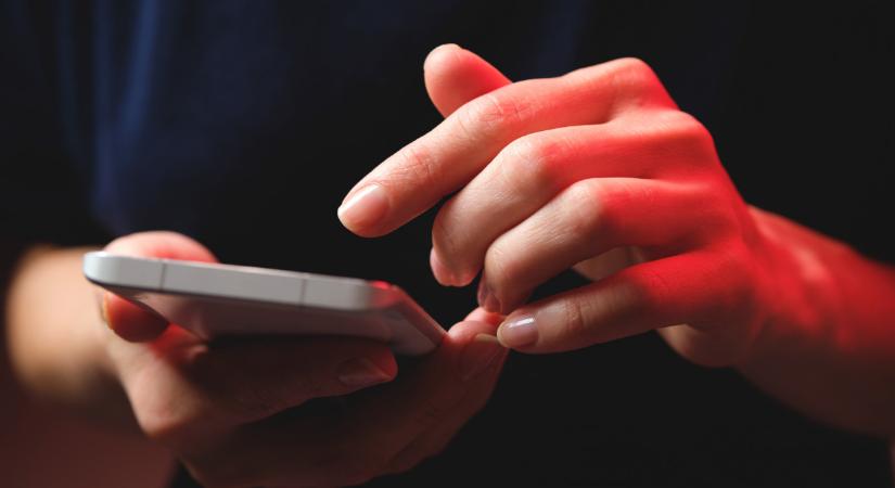 Te is kaptál nemrég ilyen üzenetet a telefonodra? Rá ne kattints a linkre, villámgyorsan lecsapolják a pénzt a bankszámládról!