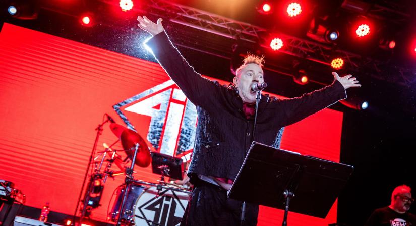 Rózsa, fika, punktechno – Budapesten járt Johnny Lydon