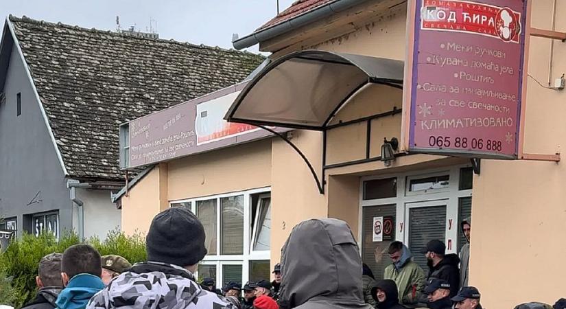 Bérmentesen adta ki az éttermét a haladóknak, nem sokkal később pénzt kapott a tartományi költségvetésből