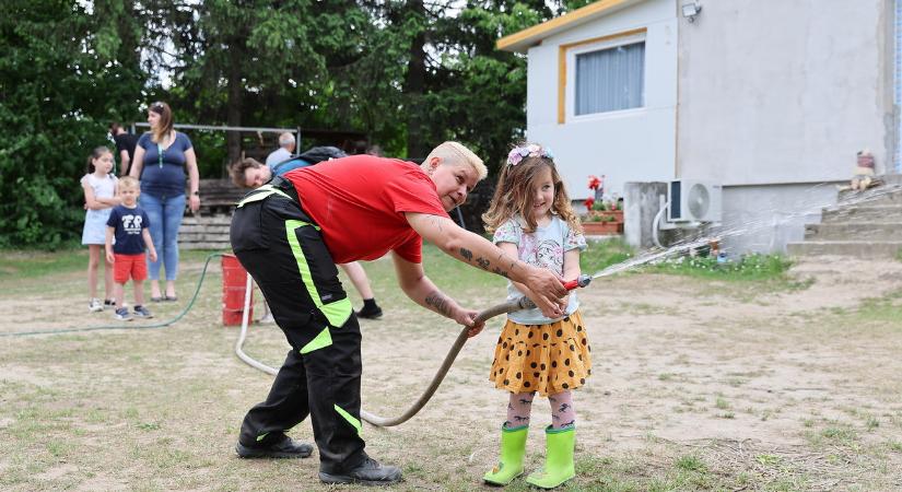 “Tűzoltó leszel s katona!” – Idén is megnyílnak gyermeknapon a szertárkapuk