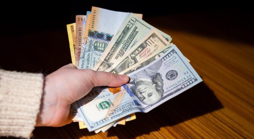 Megtáltosodott a forint, 359 alá is benézett az euró