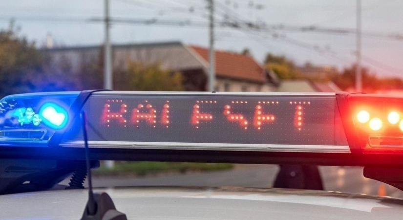 Baleset történt Hajdú-Biharban, a tetejére borulva állt meg egy kisteherautó