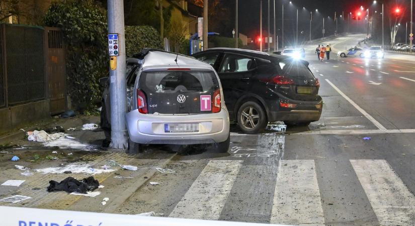 Három ember halála miatt felel a debreceni egyetemista lány – Az édesapa fogta kisfia kezét, amikor elgázolta őket