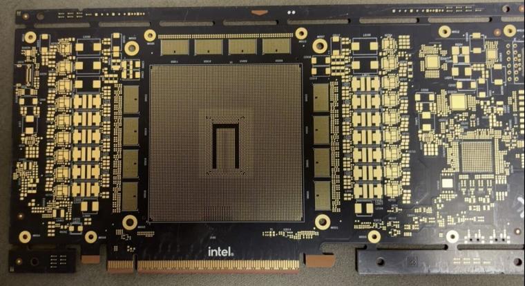 Kiszivárgott az Intel új AI-gyorsítójának nyákja