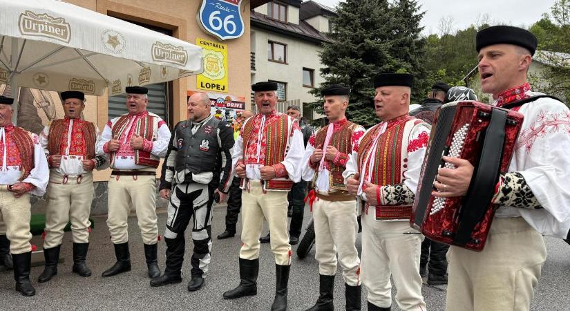 Huliak kritizálta a kulturális tárcát: nem menti tovább a folklórfesztiválokat