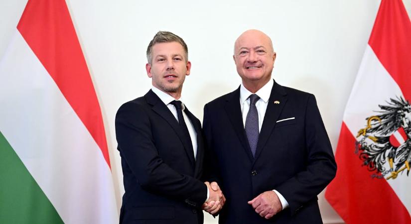 Magyar Péter és Christian Stocker bécsi sajtótájékoztatója: Magyarország a „szennyező fizet” elvet fogja alkalmazni azbesztügyben