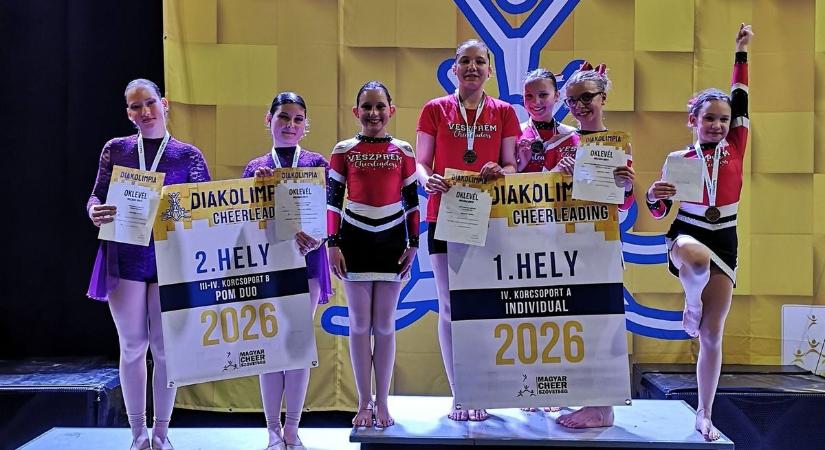 Országos döntőben szereztek érmeket a bakonyi cheerleaderek