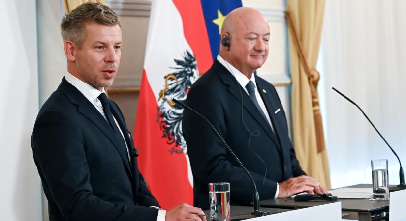 Bécsben tartott sajtótájékoztatót Magyar Péter, az azbesztszennyezésről és a különadók kivezetéséről is beszélt