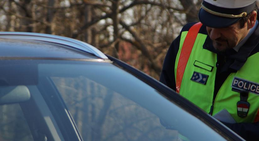 Jogsi nélkül és ittasan a volánnál – több szabályszegőt is kiszűrtek Békésben