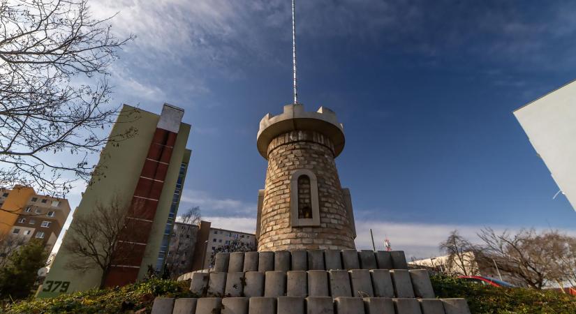 Felmentette a szlovák bíróság a magyarokat, akiket egy Trianon-emlékmű miatt küldtek volna börtönbe szlovák szélsőjobboldaliak