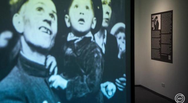 Robert Capa és a Magnum fotóiból nyílt kiállítás