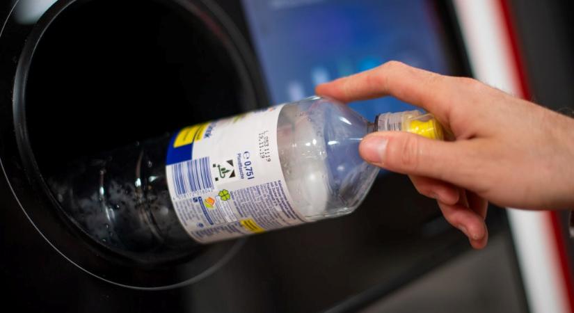 Visszaváltható palackokkal csalt össze magának közel 2 millió forintot egy dolgozó