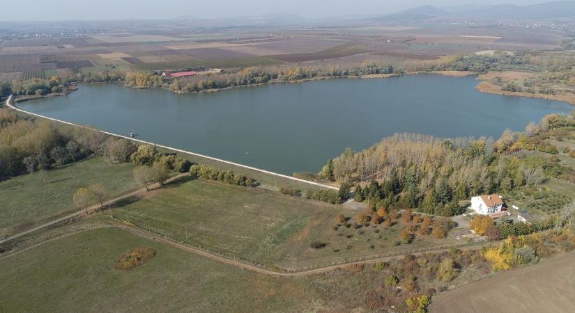 Holtágakban, tavakban tartják vissza a most hullott esővizet