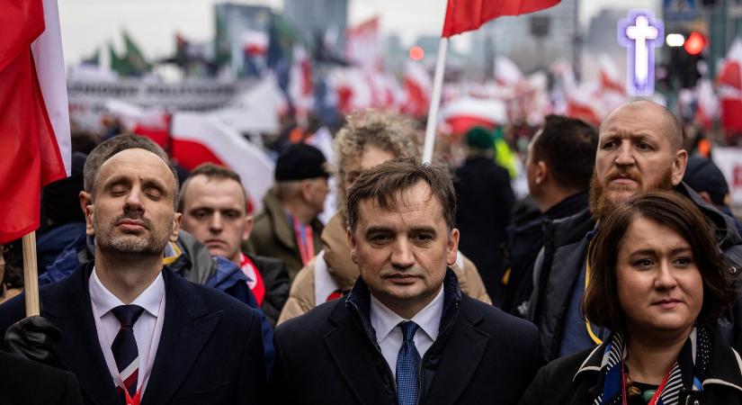 Újabb szintet lépett a politikai krimi: Titkos magyar útlevéllel menekülhetett Amerikába a lengyel exminiszter?