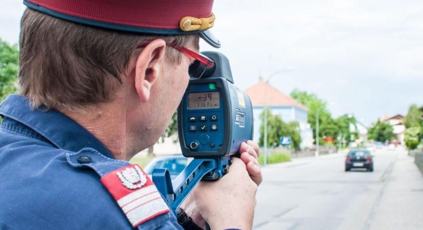 Forradalom a traffipax-bírságoknál: QR-kód mutatná a bizonyítékot