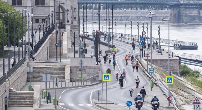 Jövő keddtől hétköznap esténként is autómentessé válik a Pesti alsó rakpart