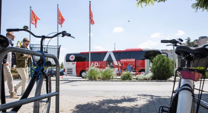 Életmentés Székesfehérváron az Alba Plázával szemben (galéria)