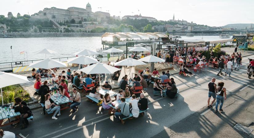 Indul a hétköznap esti rakpartozás Budapesten, de vannak, akik bírálják a főváros döntését