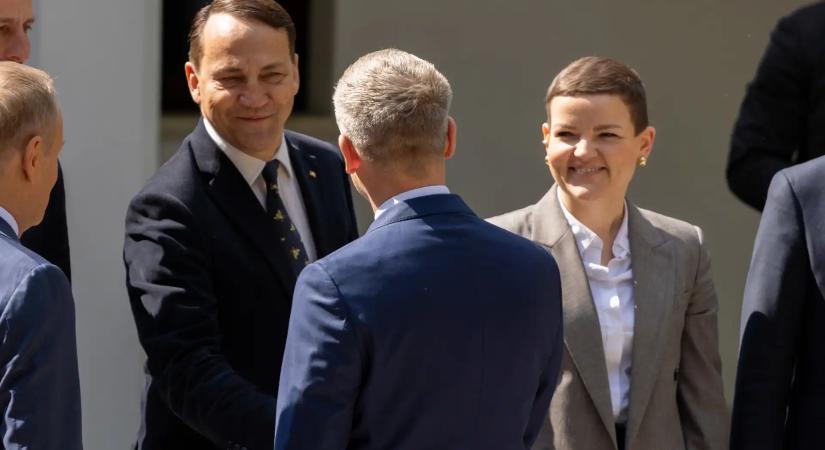 Sikorski odaszúrt a volt kormánynak: „Személyesen is tudni akarom, mi történt azokkal a zebrákkal”