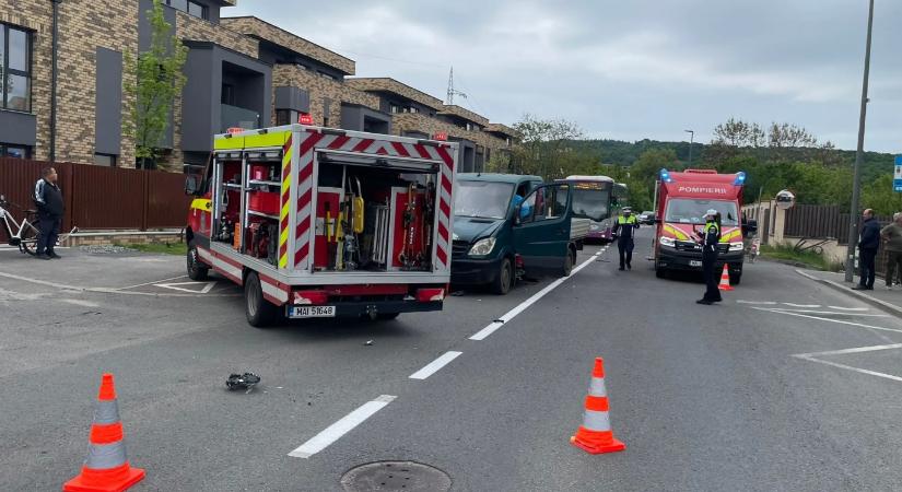 Kisteherautóval ütközött egy motoros, nem tudták megmenteni az életét