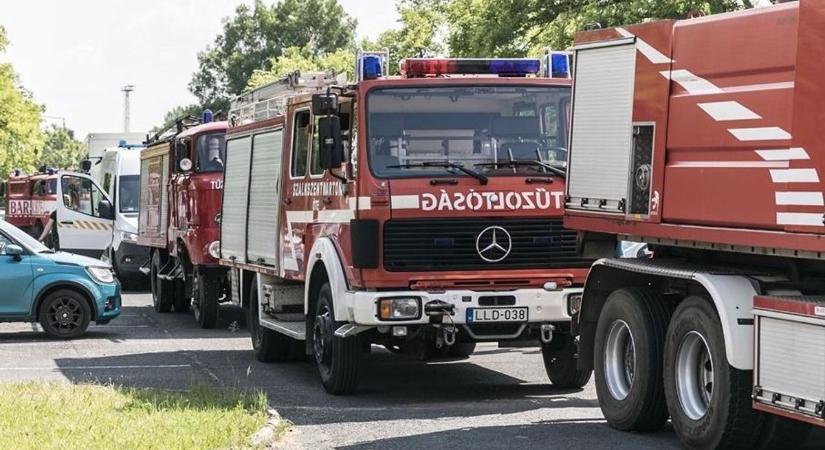 Rendőrök, tűzoltók testközelből: kéklámpások lepik el a várost pénteken