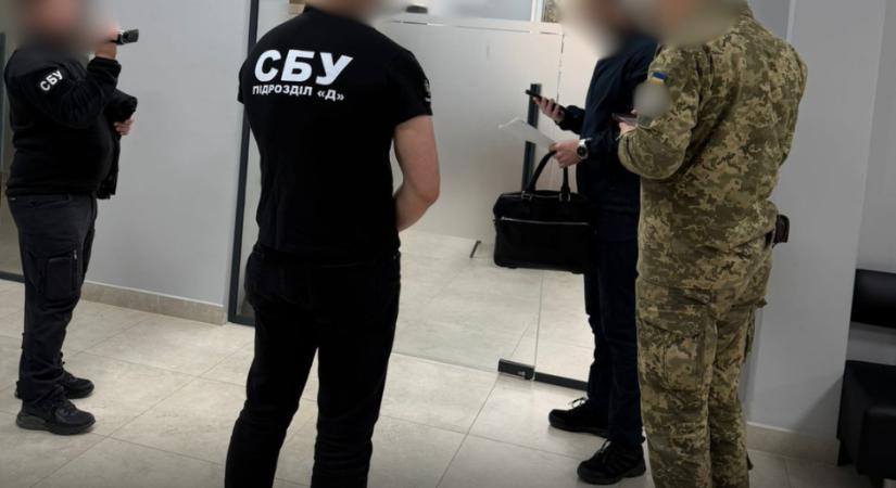 Kárpátalján behívók értékesítésére és a körözéses listáról való eltávolításra irányuló sémát lepleztek le