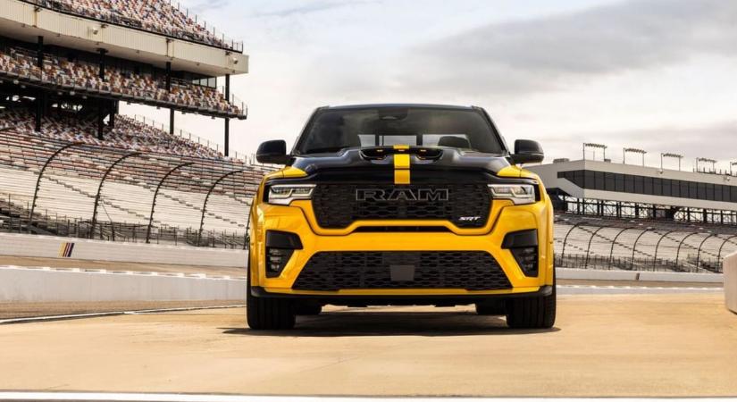 Ilyen egy elvetemült amerikai pickup: 777 lóerős a RAM új V8-asa
