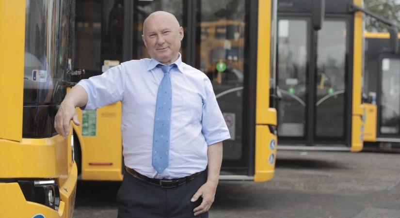 Az őszinteség és a becsület viszi előre 44 éve Tamaga Jánost, Hajdú-Bihar rekorder buszsofőrjét