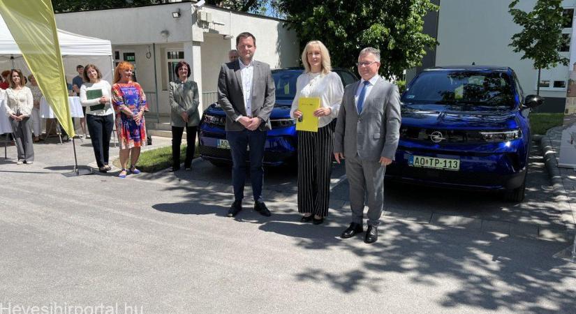 Új elektromos autók segítik az utazó pedagógusok munkáját