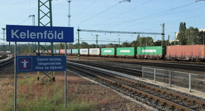 Patkánysereg és illegálisan lerakott azbesztpala a kelenföldi pályaudvar mellett