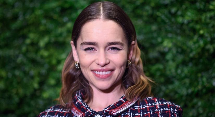 Emilia Clarke nem mondott le az anyaságról, lefagyasztatta a petesejtjeit