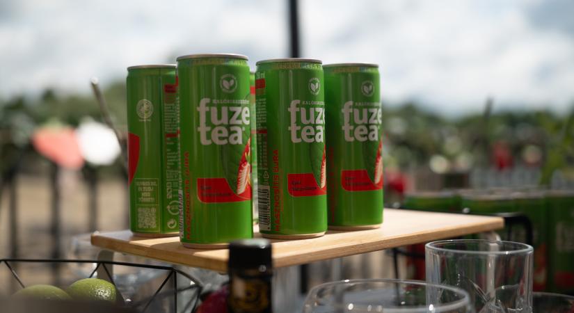 Nyárindító Fuze Tea élmény a vízparton