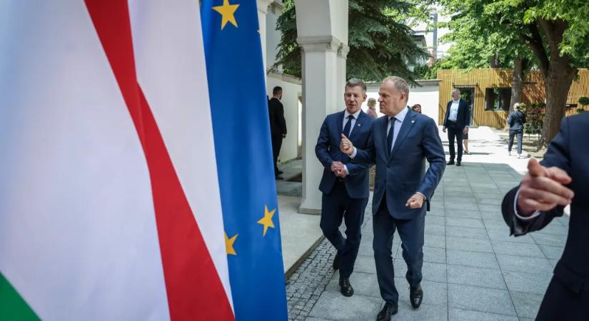 Rajongó civilek, átmotozott miniszterek – fotókon Magyar Péter első hivatalos külföldi útja