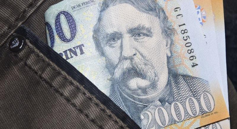 Szenzációs hír jött a bérek emelkedésével kapcsolatban