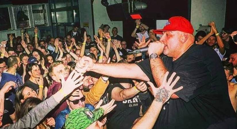 Titokban megnősült a 2000-es évek magyar zenésze: 50 évesen külföldön él