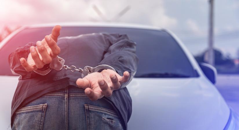 Videó: felöklelte hátulról a motorost egy autó Békésen, döbbenetes dolgok történtek utána is