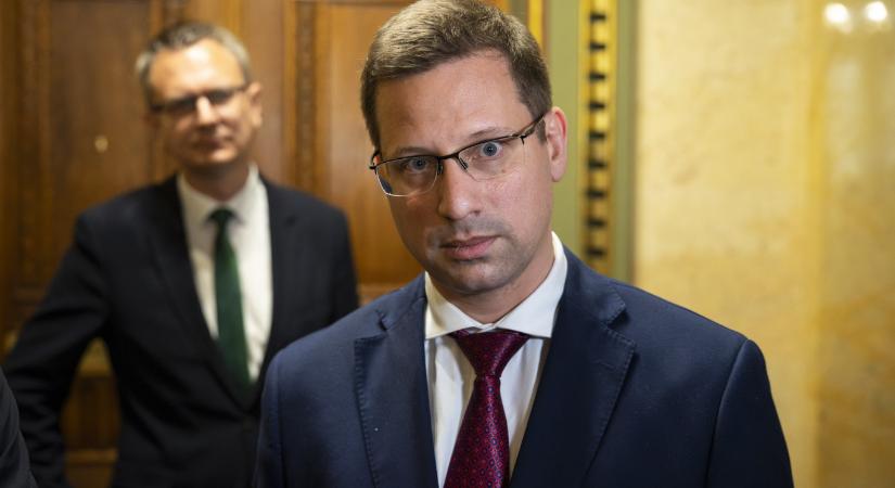 Gulyás Gergely minisztériumában milliós fizetésekkel szórták meg a dolgozókat
