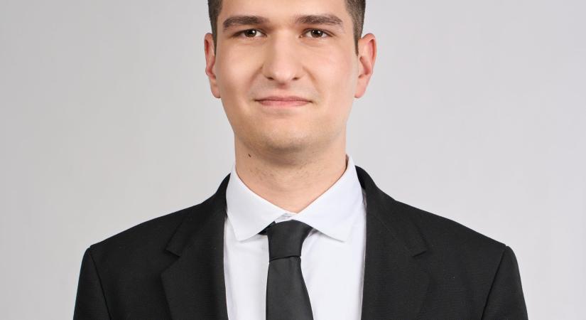 A Tisza legfiatalabb képviselője lemondott az szja-mentességről, és a fideszes képviselőket is felszólította