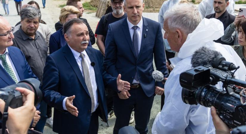 Gajdos László megállapodott az osztrákokkal, nem hoznak több azbesztes követ Magyarországra