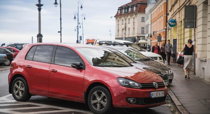 Olyan hangos volt egy Volkswagen Golf, hogy a rendőrök lefoglalták – Döbbenet, milyen hangerőt mértek