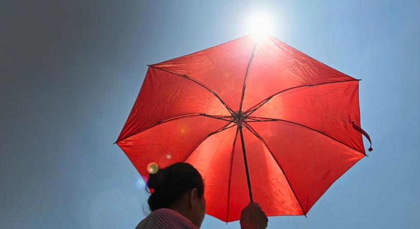 Hiába lesz teljes erőből nyár a 3 napos hétvégén, de ami utána jön, attól fő a feje a meteorológusoknak