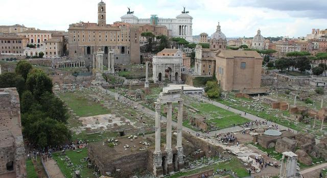 A politikai irányítást szolgálta a Forum Romanum átépítése
