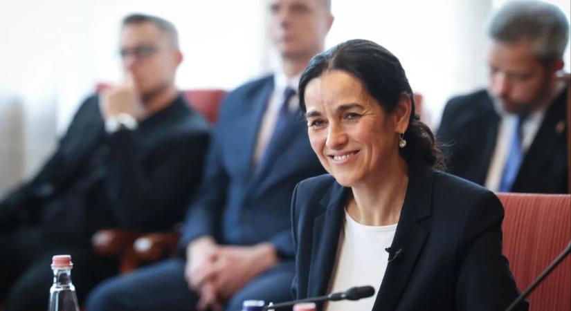 Orbán Anita: Nem a hangerő számít, nem szólunk be nagyköveteknek, nem jelenünk meg rövidnadrágban