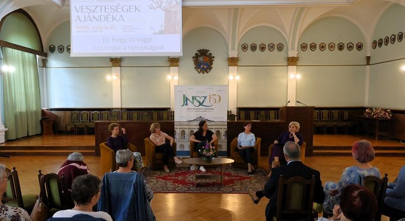 A veszteségek feldolgozásáról beszélgettek Szolnokon