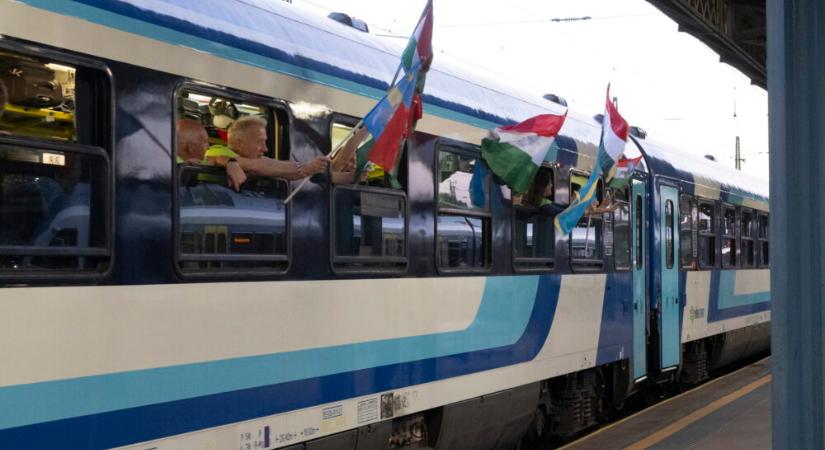 Elindult a Székely Gyors és a Csíksomlyó Expressz a csíksomlyói búcsúba